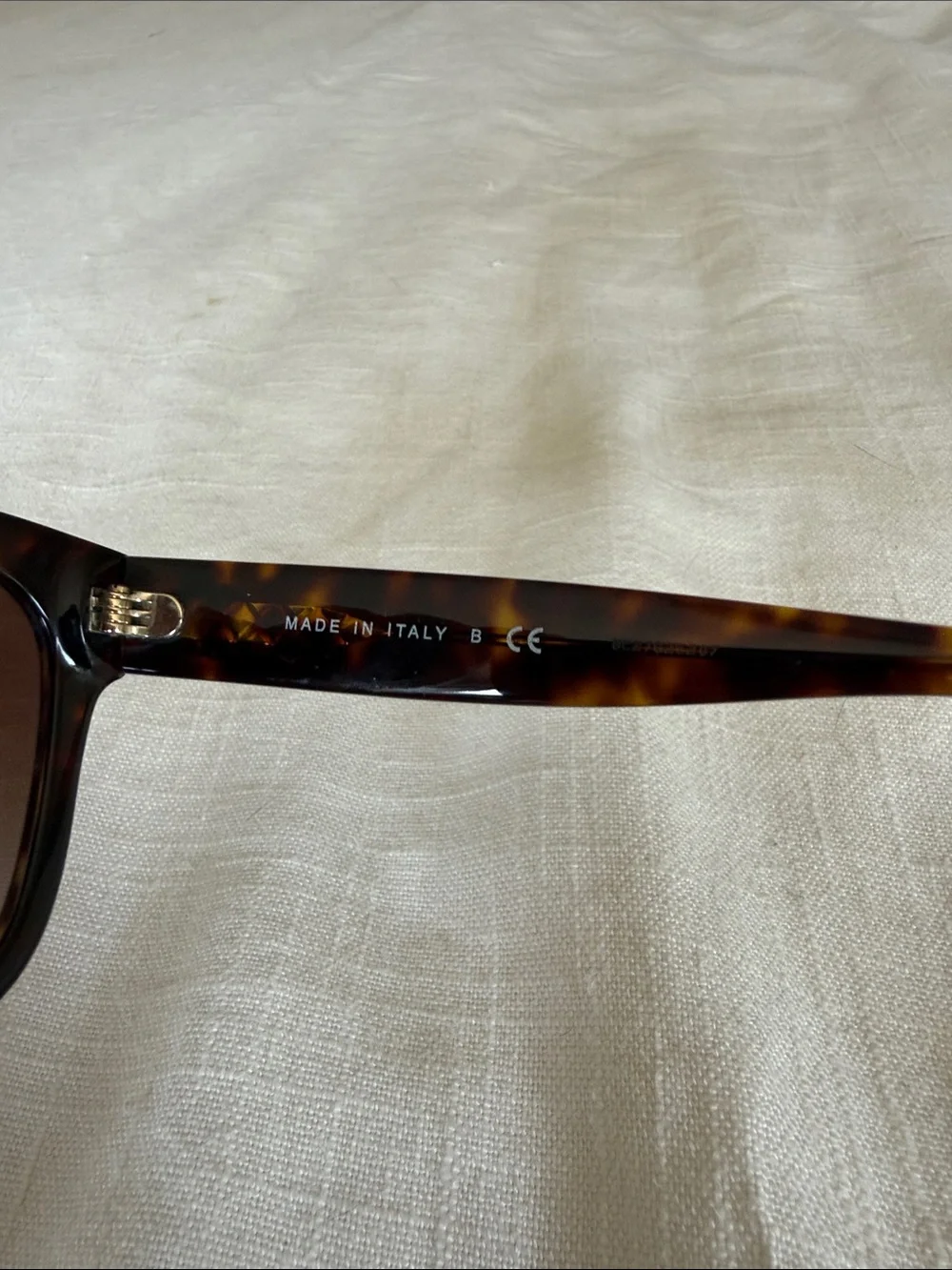CHANEL Tortoiseshell Cat-Eye Sunglasses - Brown with quilted chanel case
